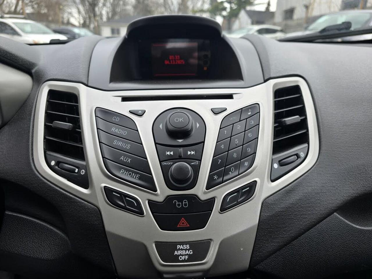 2012 Ford Fiesta SE Photo