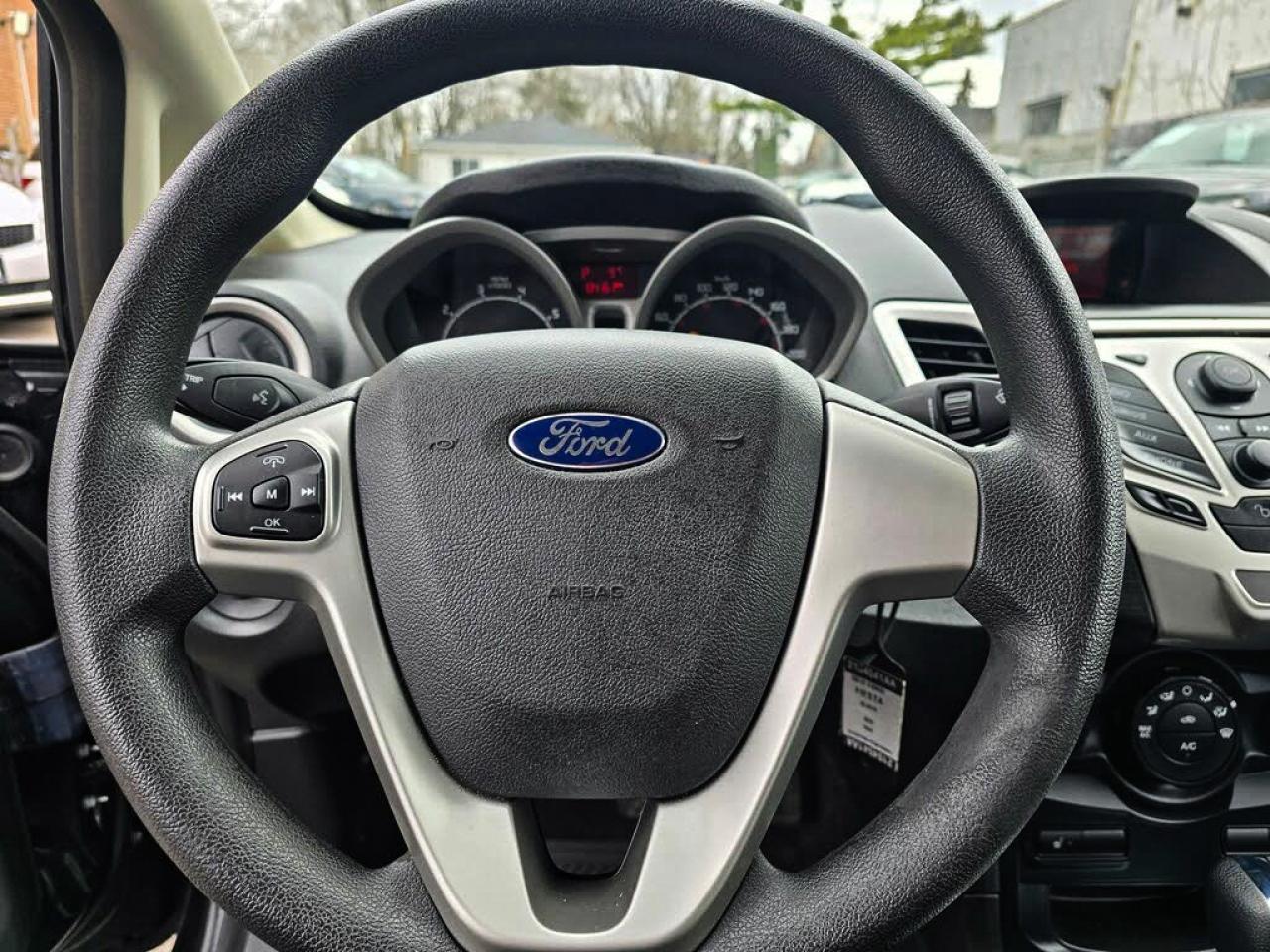 2012 Ford Fiesta SE Photo