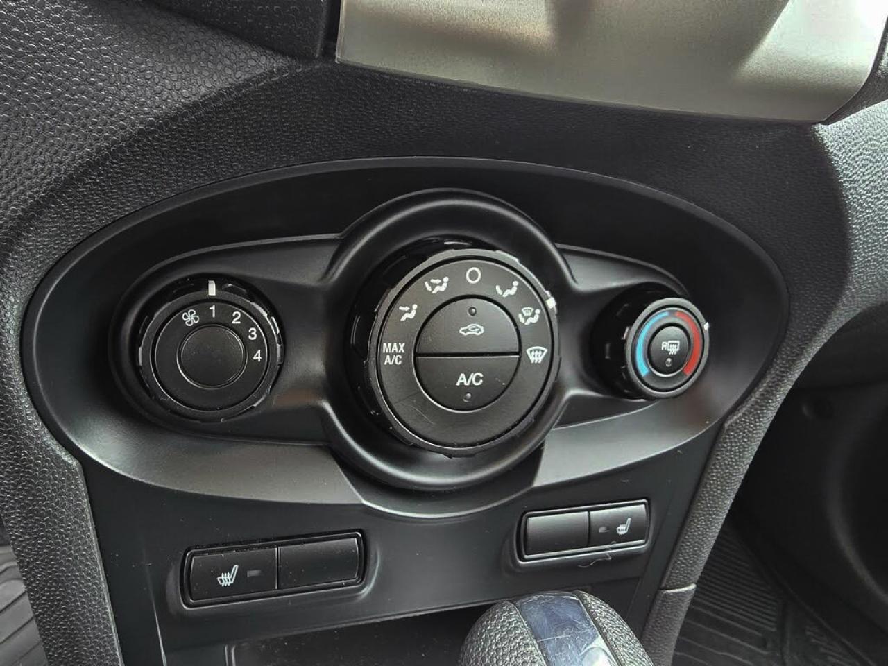 2012 Ford Fiesta SE Photo