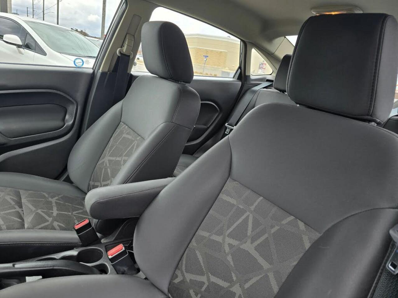 2012 Ford Fiesta SE Photo