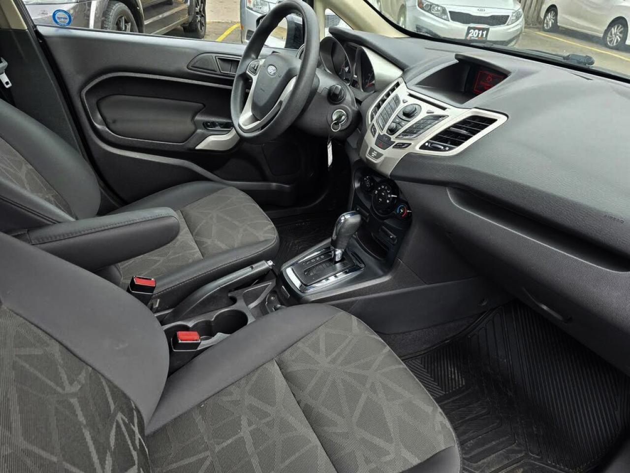 2012 Ford Fiesta SE Photo