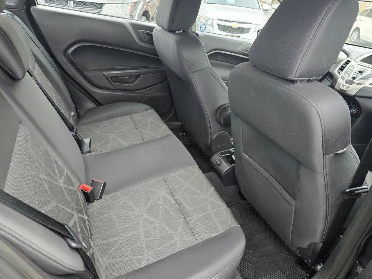 2012 Ford Fiesta SE Photo