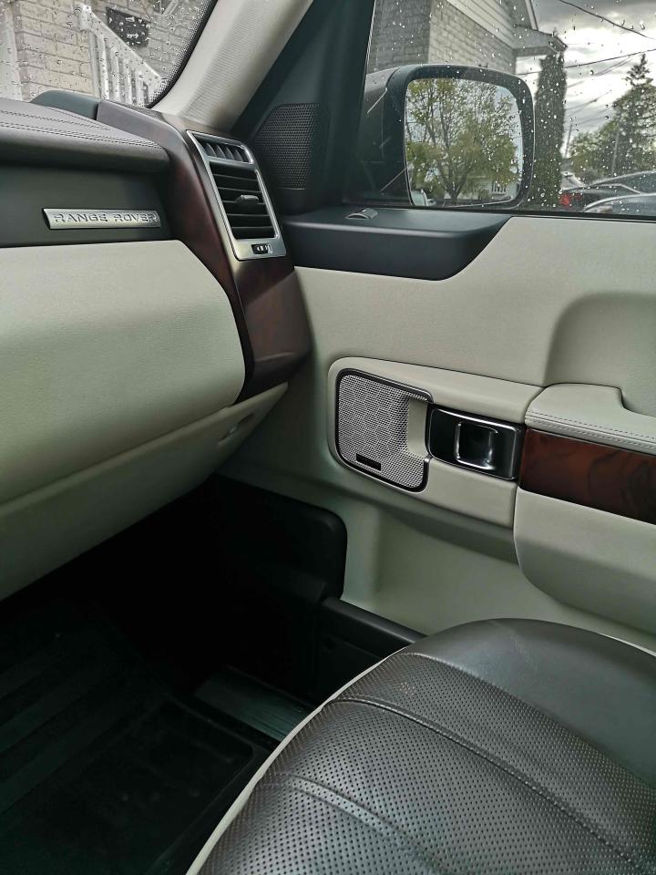 2010 Land Rover LR4 HSE LUXURY Photo