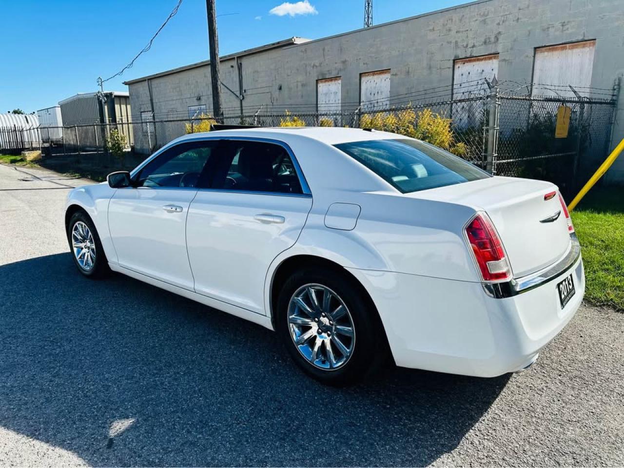 2013 Chrysler 300 Touring  Photo2