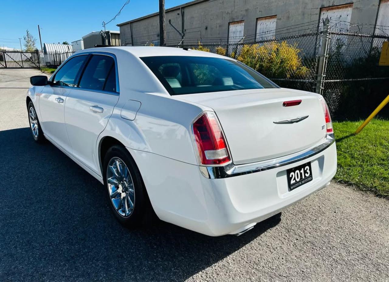 2013 Chrysler 300 Touring  Photo