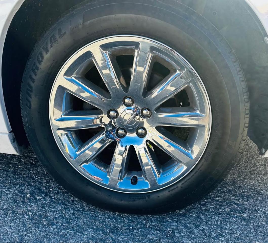 2013 Chrysler 300 Touring  Photo