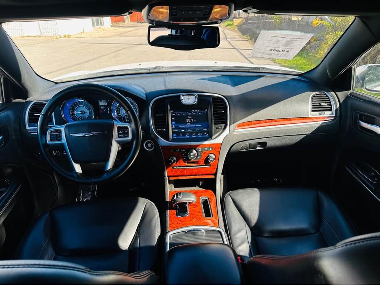 2013 Chrysler 300 Touring  Photo