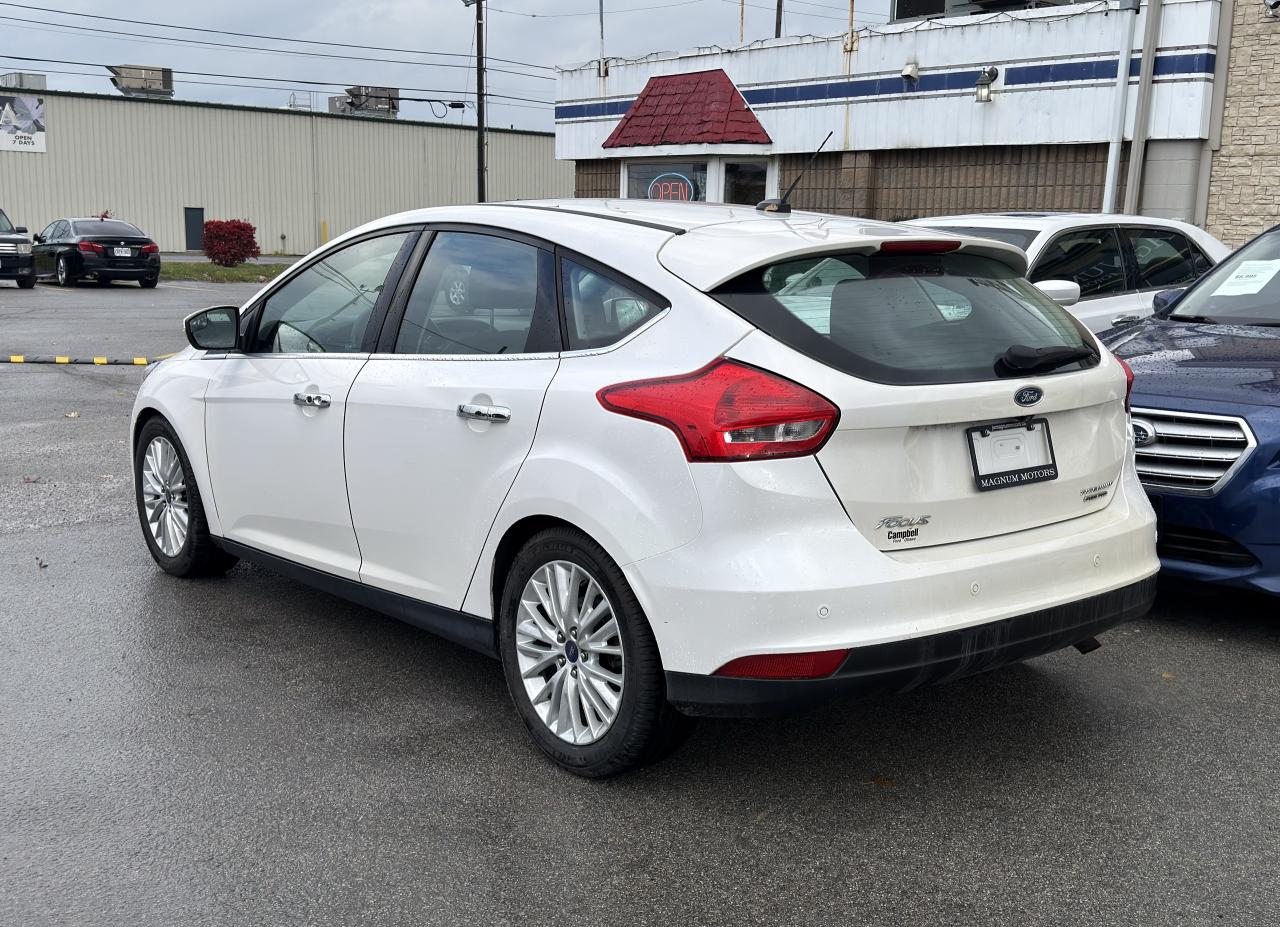 2015 Ford Focus Titanium Photo3