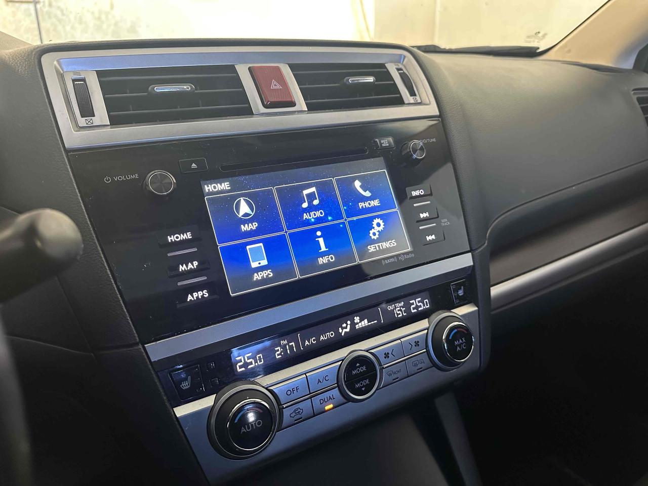 2016 Subaru Legacy LIMITED Photo