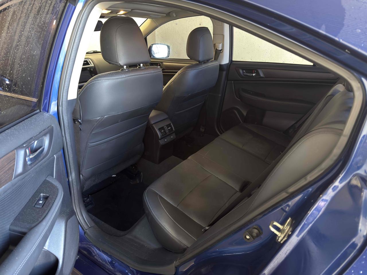 2016 Subaru Legacy LIMITED Photo