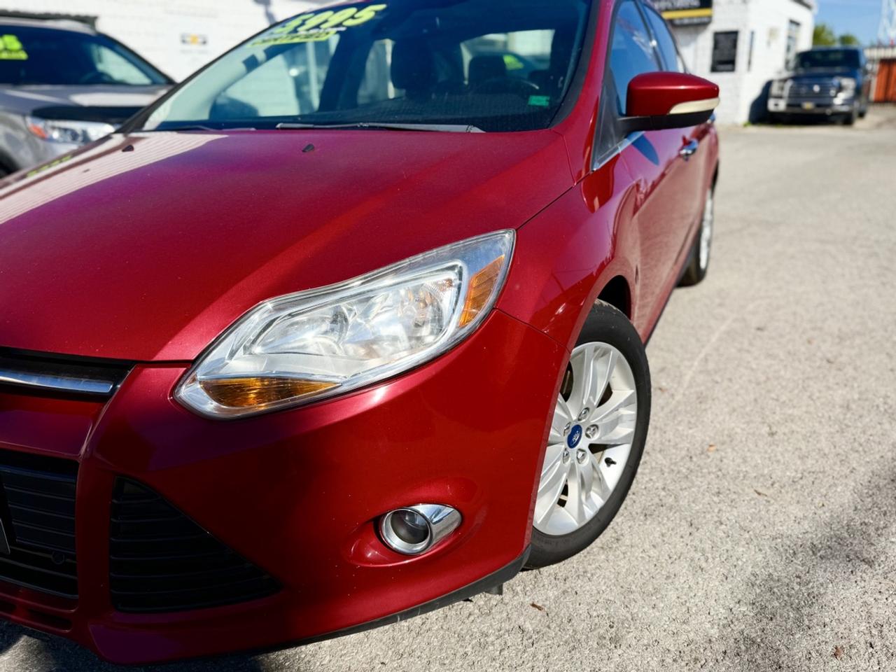 2012 Ford Focus SEL - 2.0L FWD     - GOOD ON GAS!! Photo5