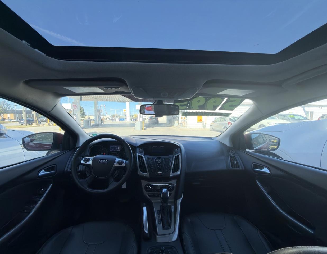 2012 Ford Focus SEL - 2.0L FWD     - GOOD ON GAS!! Photo