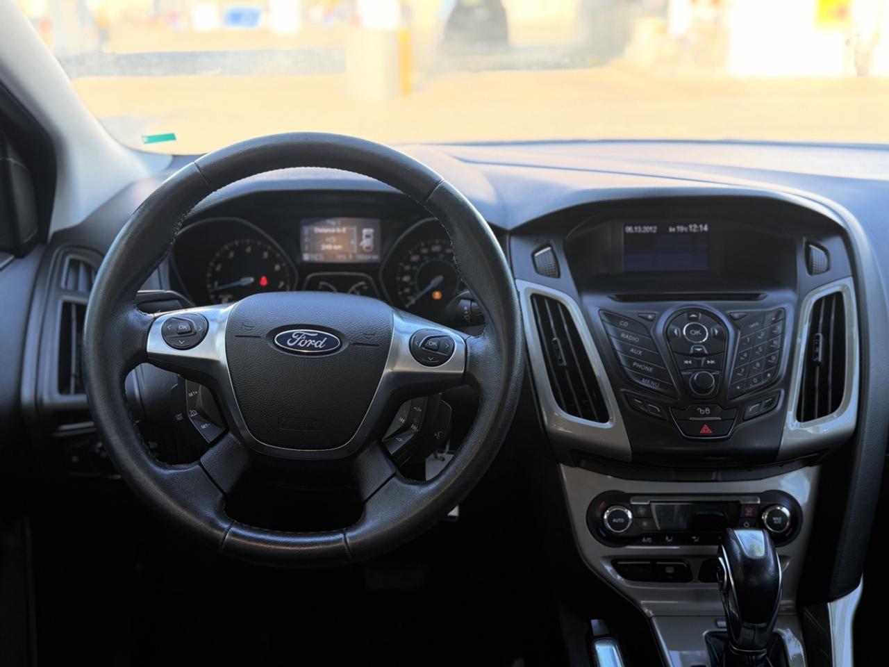 2012 Ford Focus SEL - 2.0L FWD     - GOOD ON GAS!! Photo