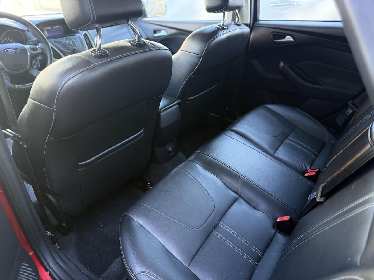 2012 Ford Focus SEL - 2.0L FWD     - GOOD ON GAS!! Photo