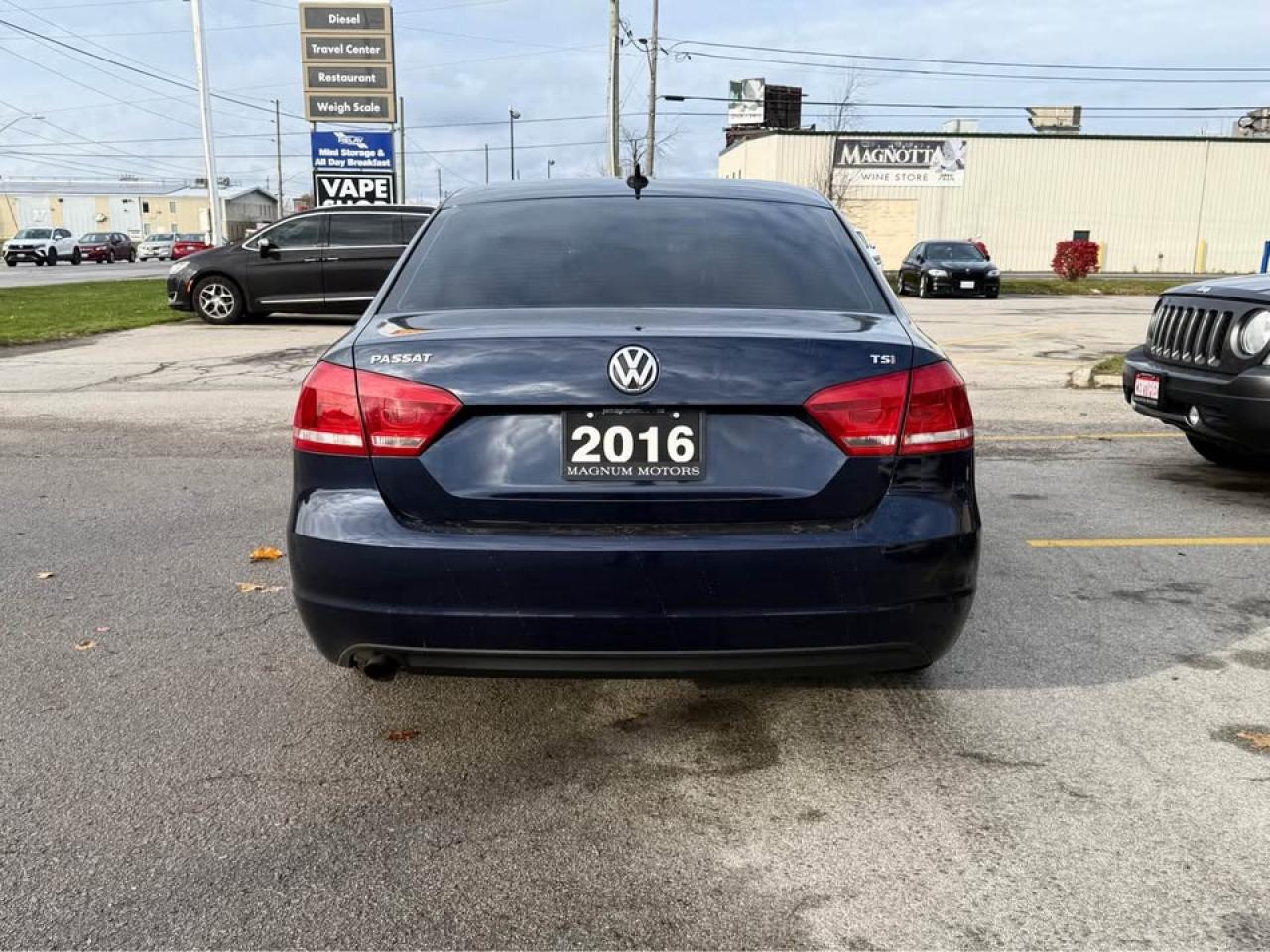 2015 Volkswagen Passat S Photo2
