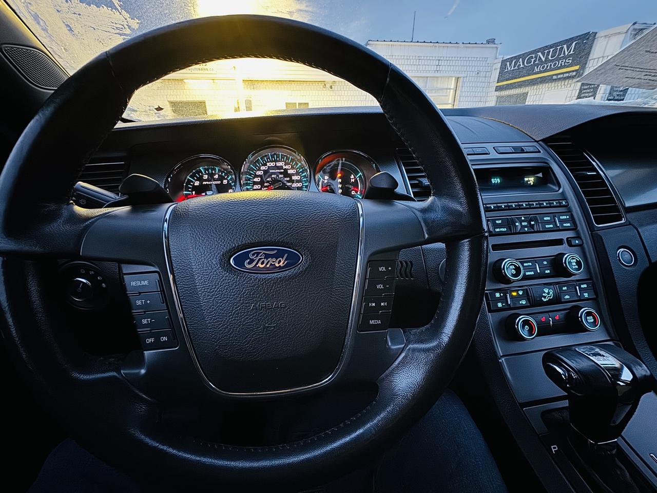 2011 Ford Taurus SEL Photo