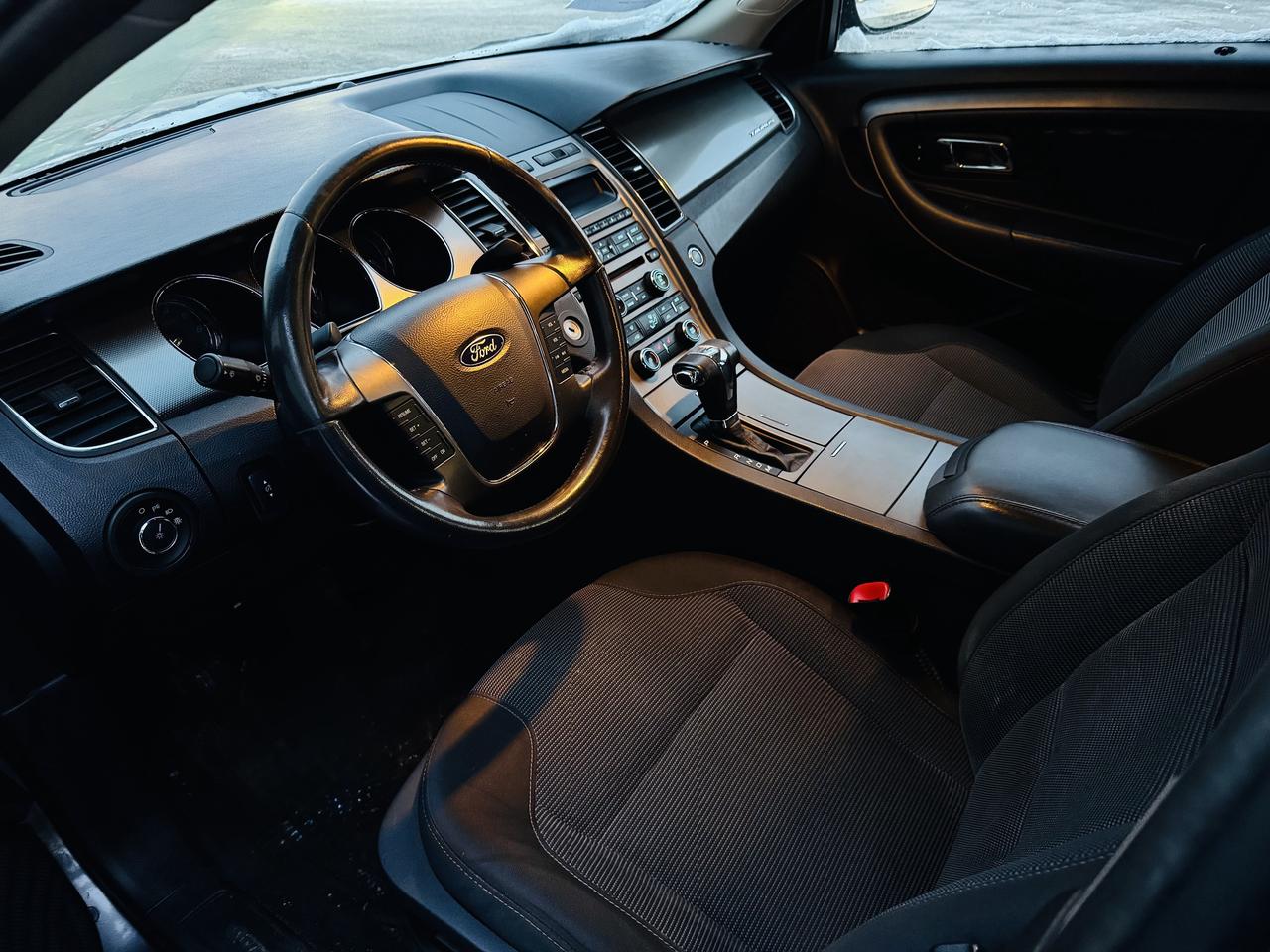 2011 Ford Taurus SEL Photo