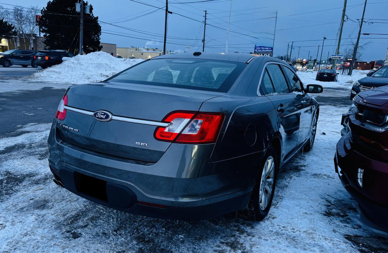 2011 Ford Taurus SEL Photo