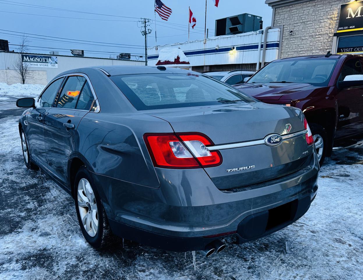 2011 Ford Taurus SEL Photo2