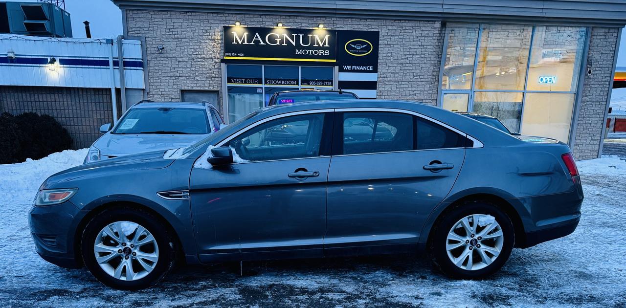 2011 Ford Taurus SEL Photo