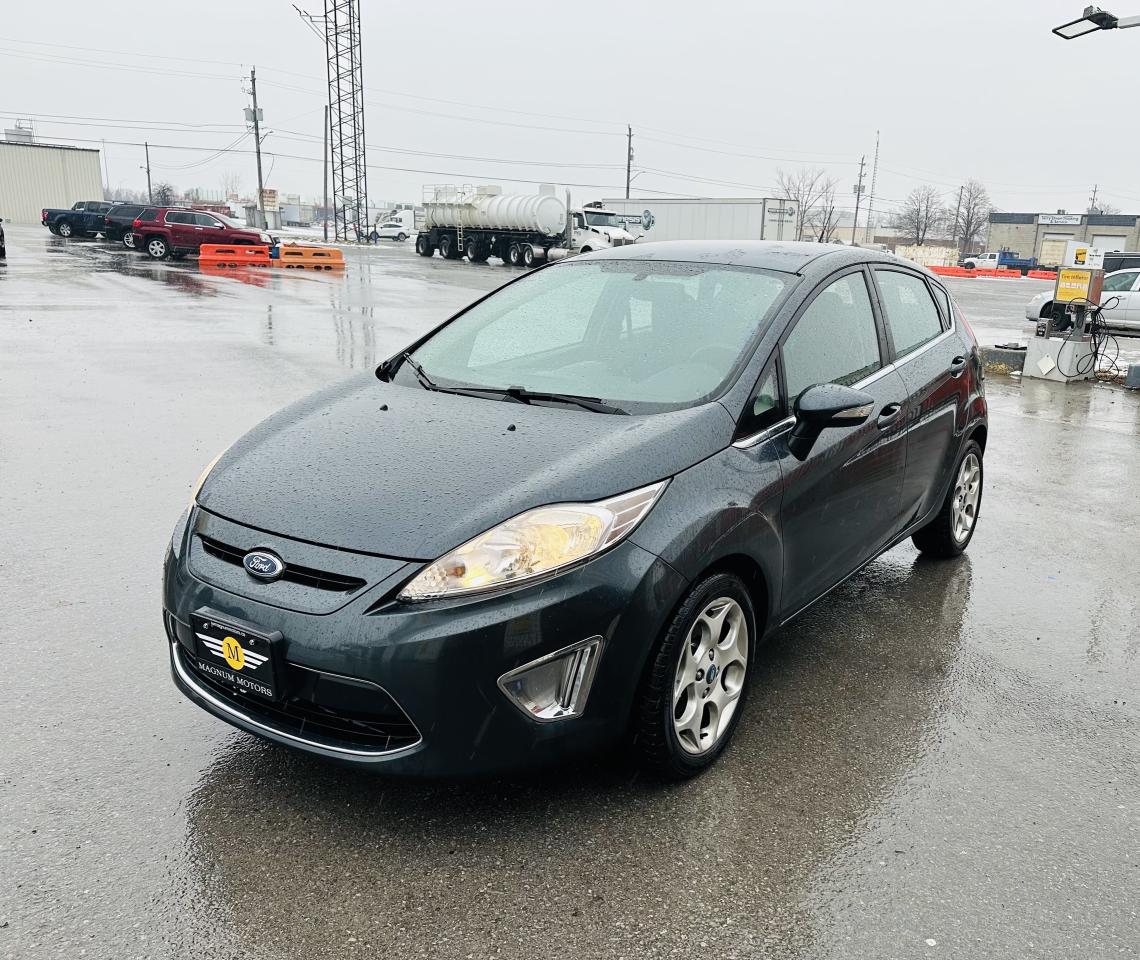 2011 Ford Fiesta SES Photo0