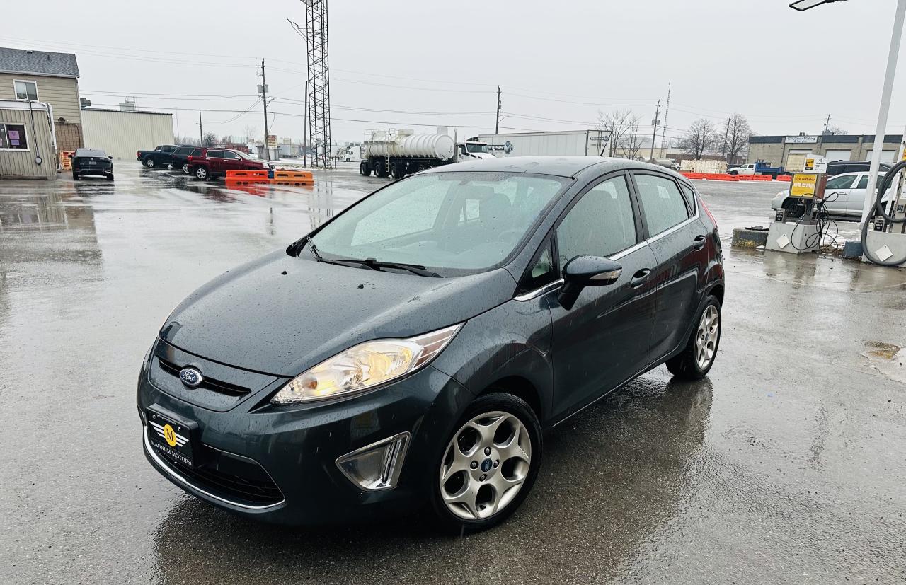 2011 Ford Fiesta SES Photo2