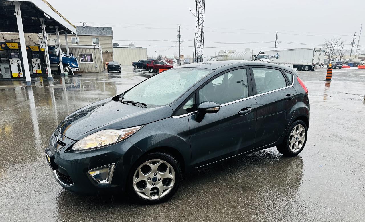 2011 Ford Fiesta SES Photo