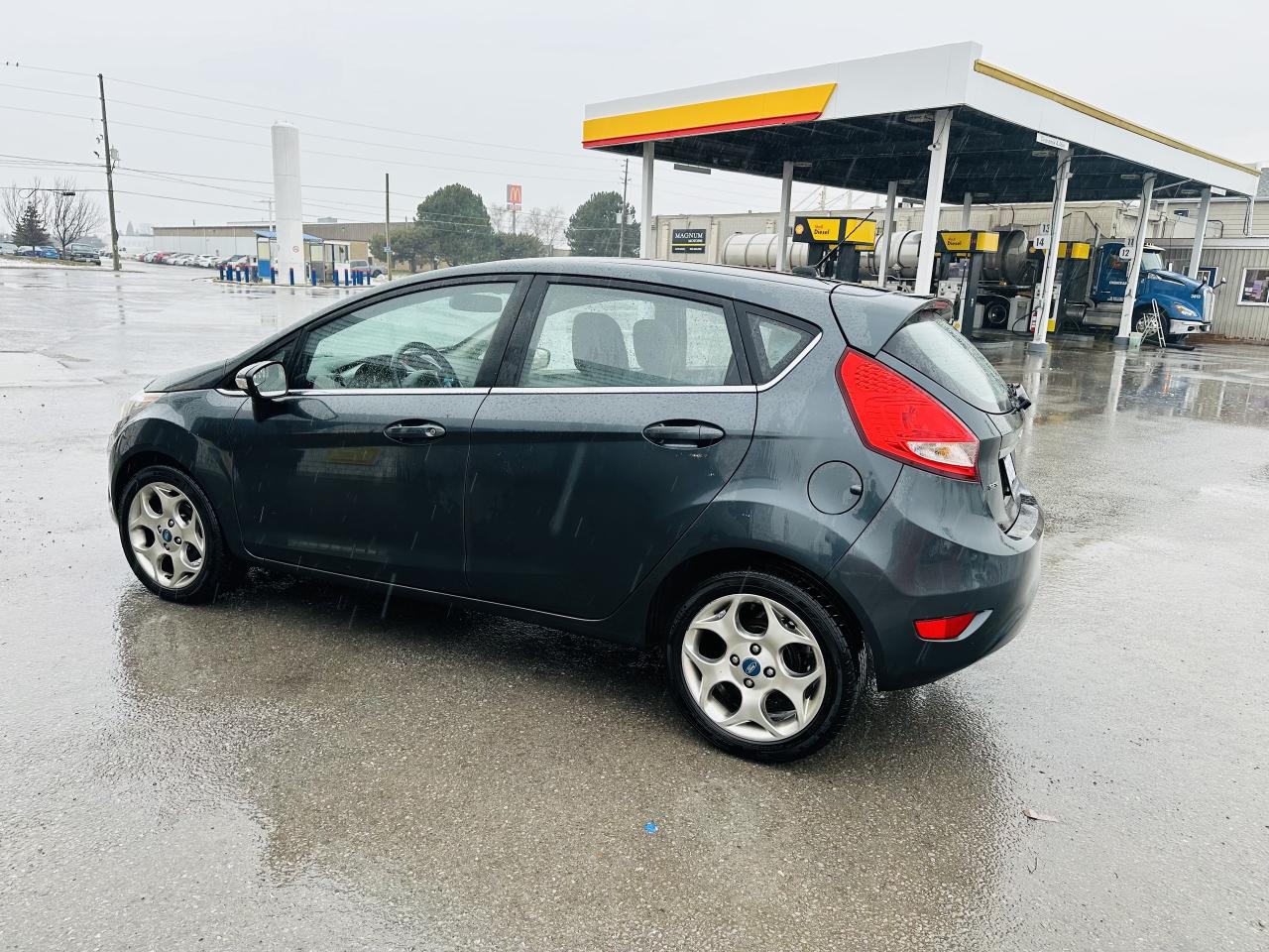 2011 Ford Fiesta SES Photo