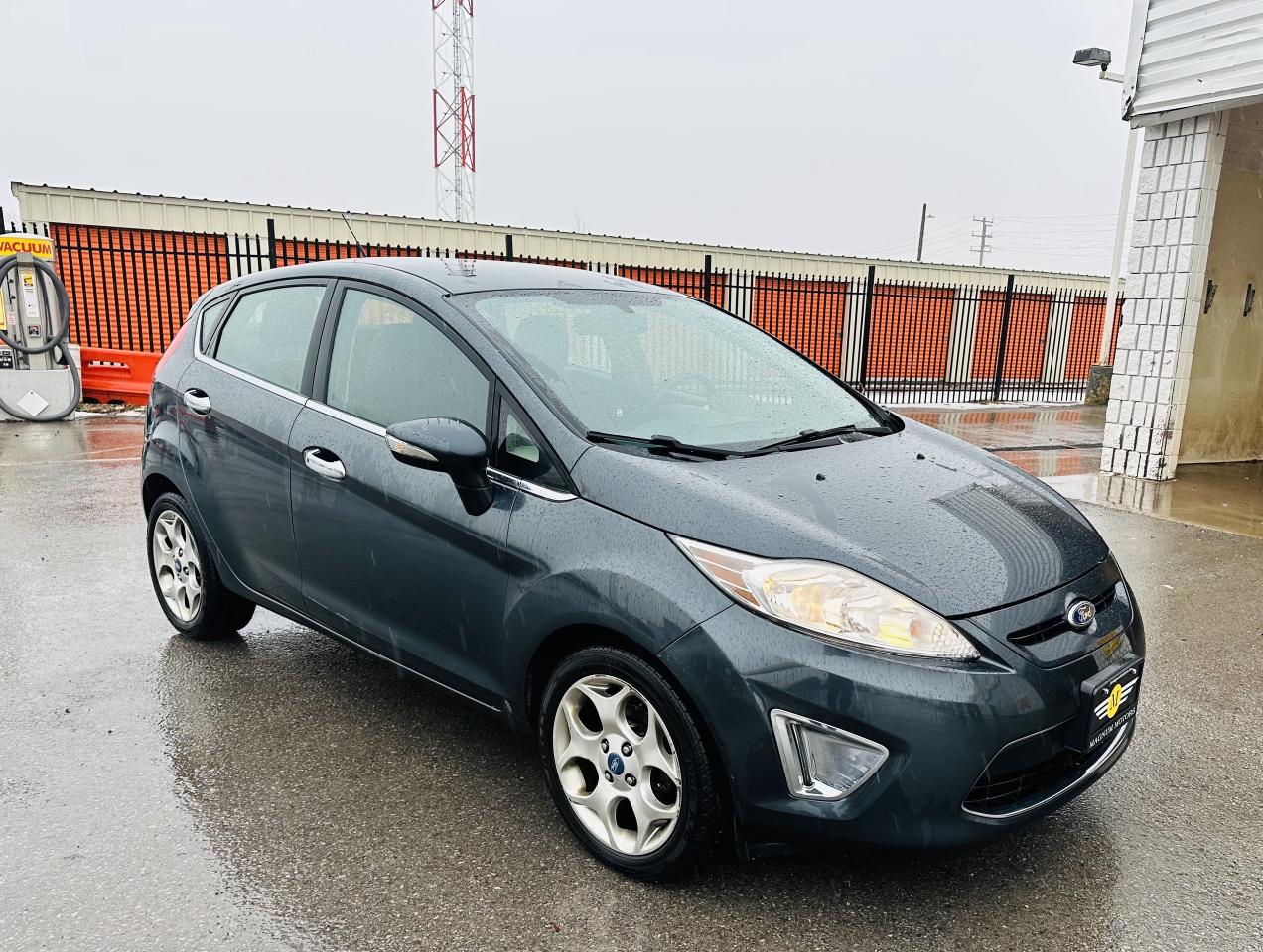 2011 Ford Fiesta SES Photo