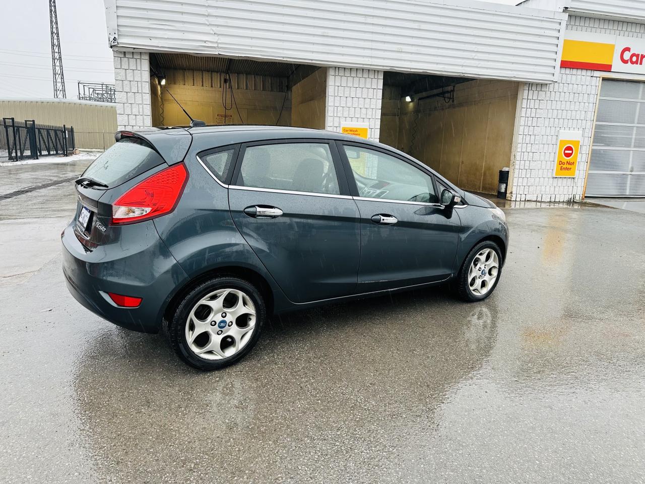 2011 Ford Fiesta SES Photo