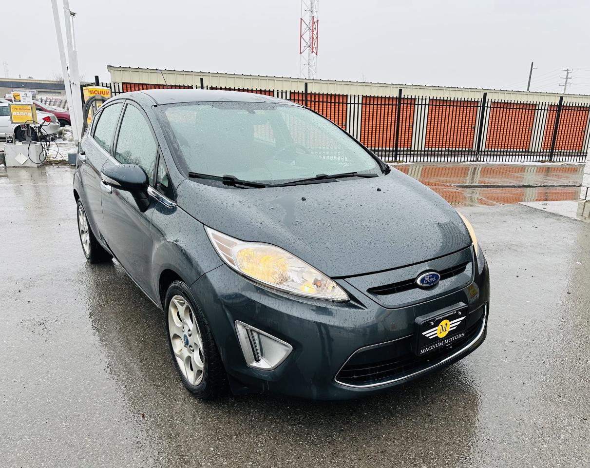 2011 Ford Fiesta SES Photo