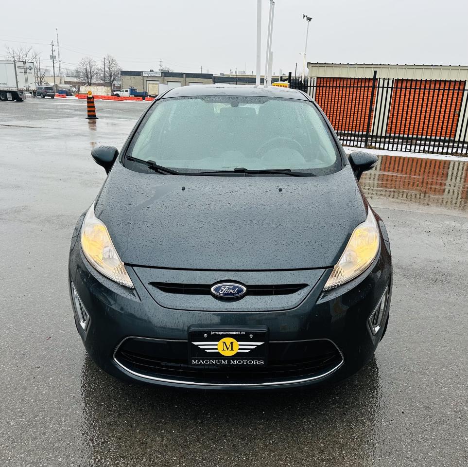 2011 Ford Fiesta SES Photo