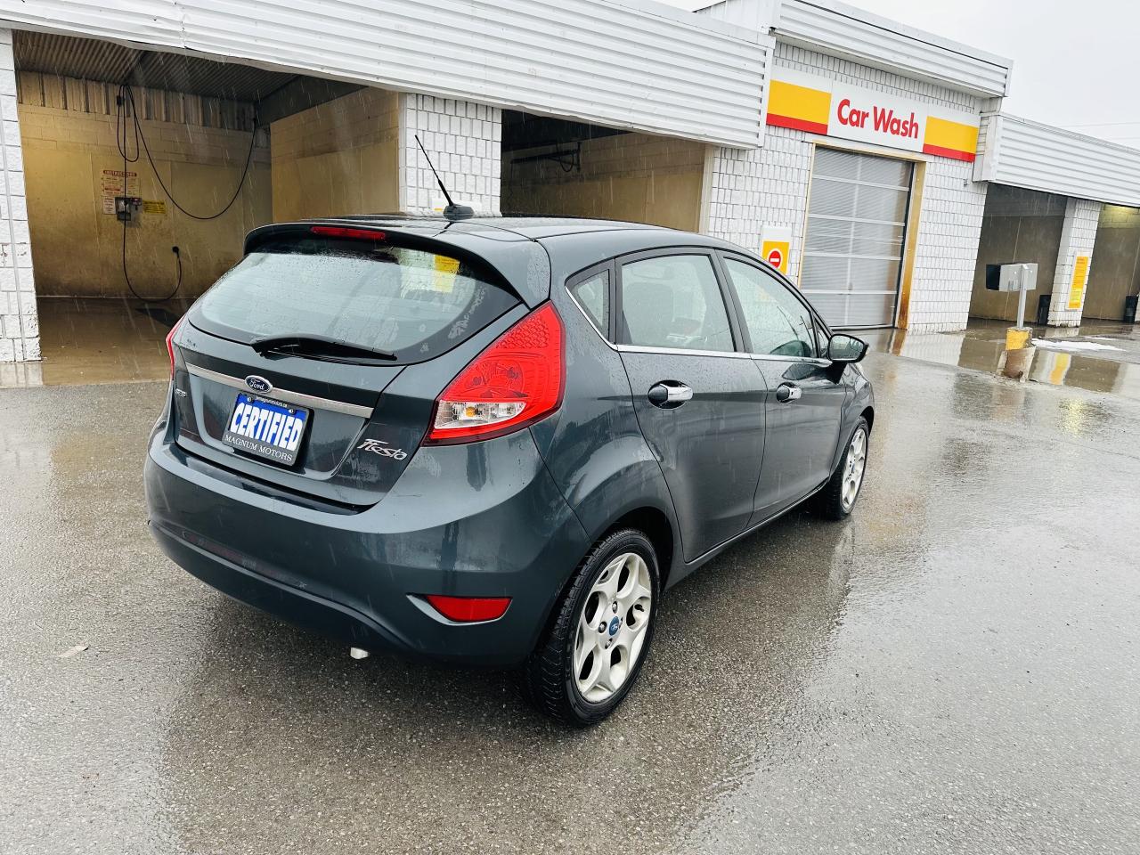 2011 Ford Fiesta SES Photo