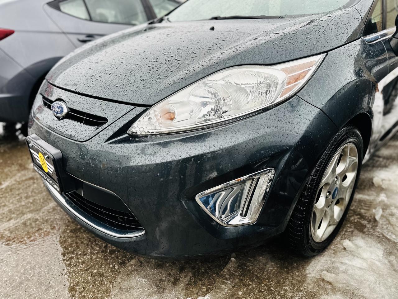 2011 Ford Fiesta SES Photo