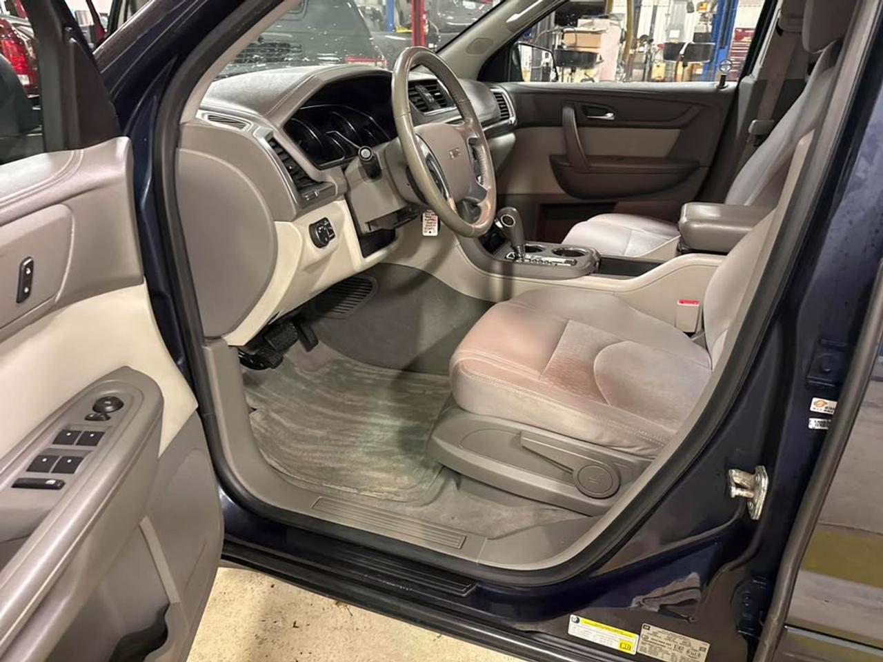 2015 GMC Acadia SLE1 - ONE OWNER VEHICLE!! Photo