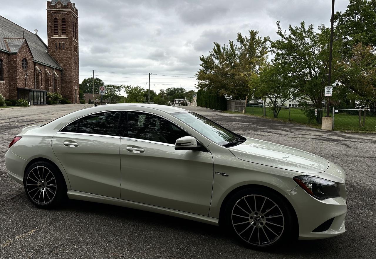 2016 Mercedes-Benz CLA250 4MATIC Photo4