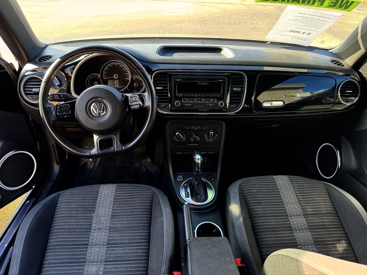 2013 Volkswagen Beetle  Photo