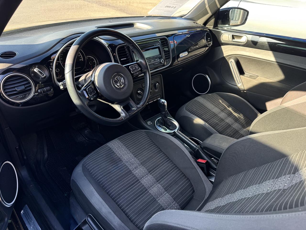2013 Volkswagen Beetle  Photo