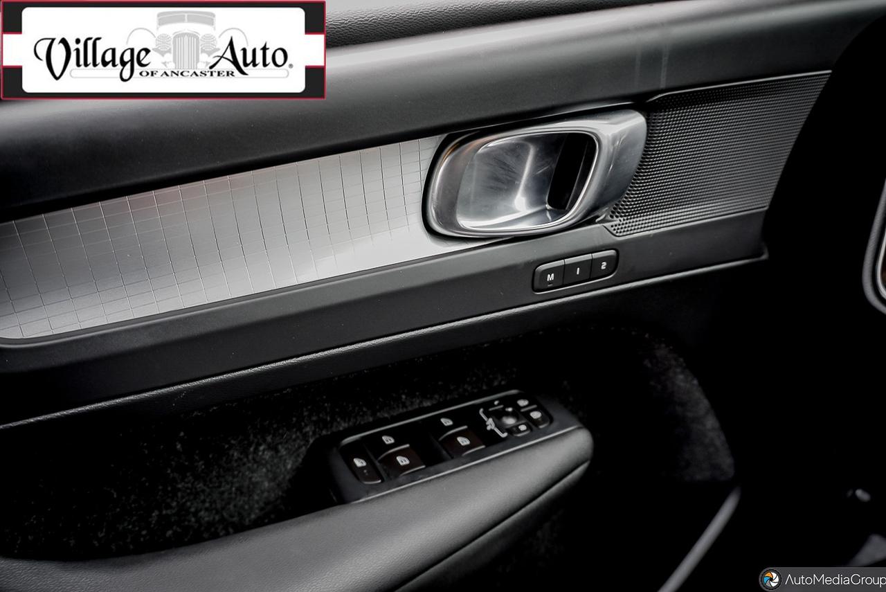 2019 Volvo XC40 T5 AWD Momentum Photo