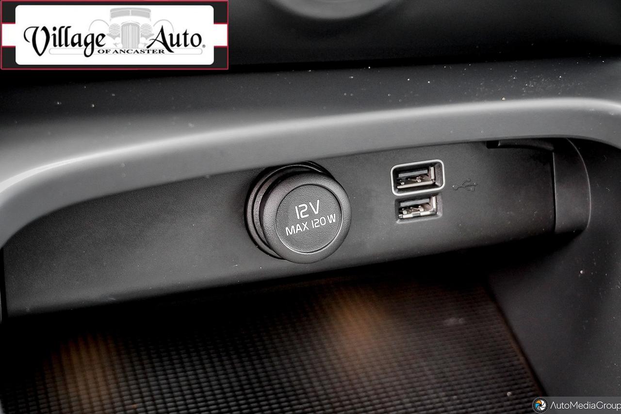 2019 Volvo XC40 T5 AWD Momentum Photo