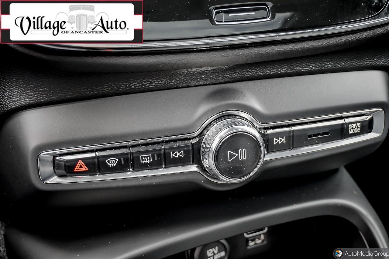 2019 Volvo XC40 T5 AWD Momentum Photo