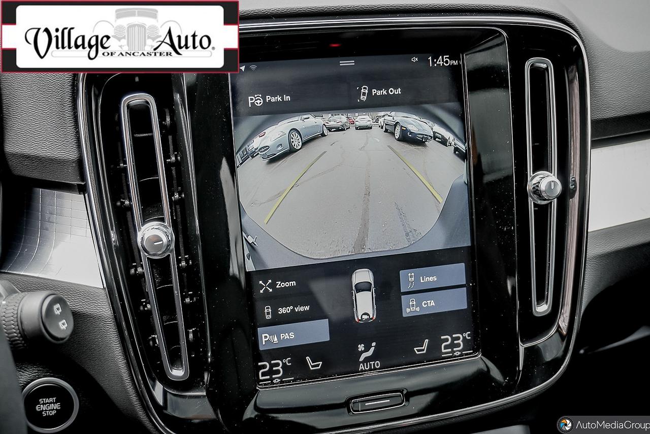 2019 Volvo XC40 T5 AWD Momentum Photo