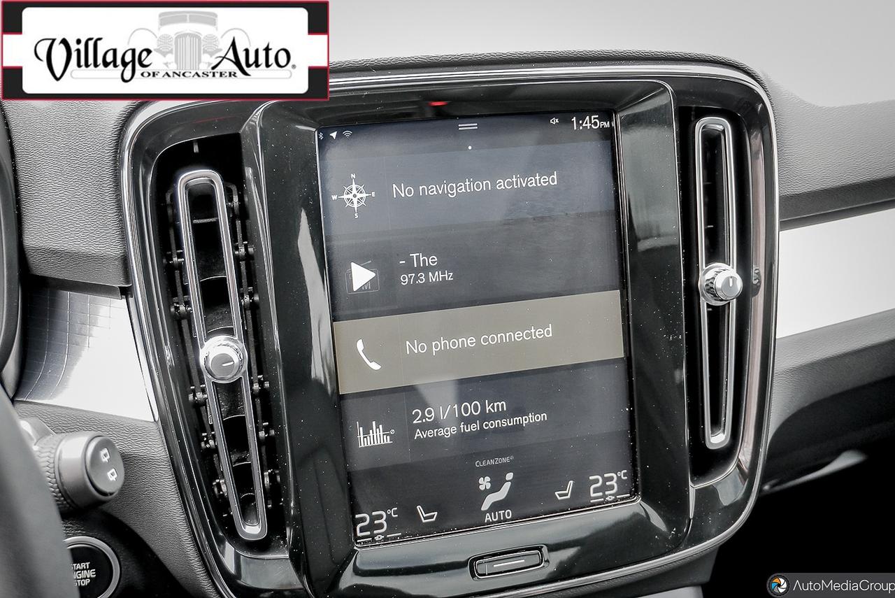 2019 Volvo XC40 T5 AWD Momentum Photo