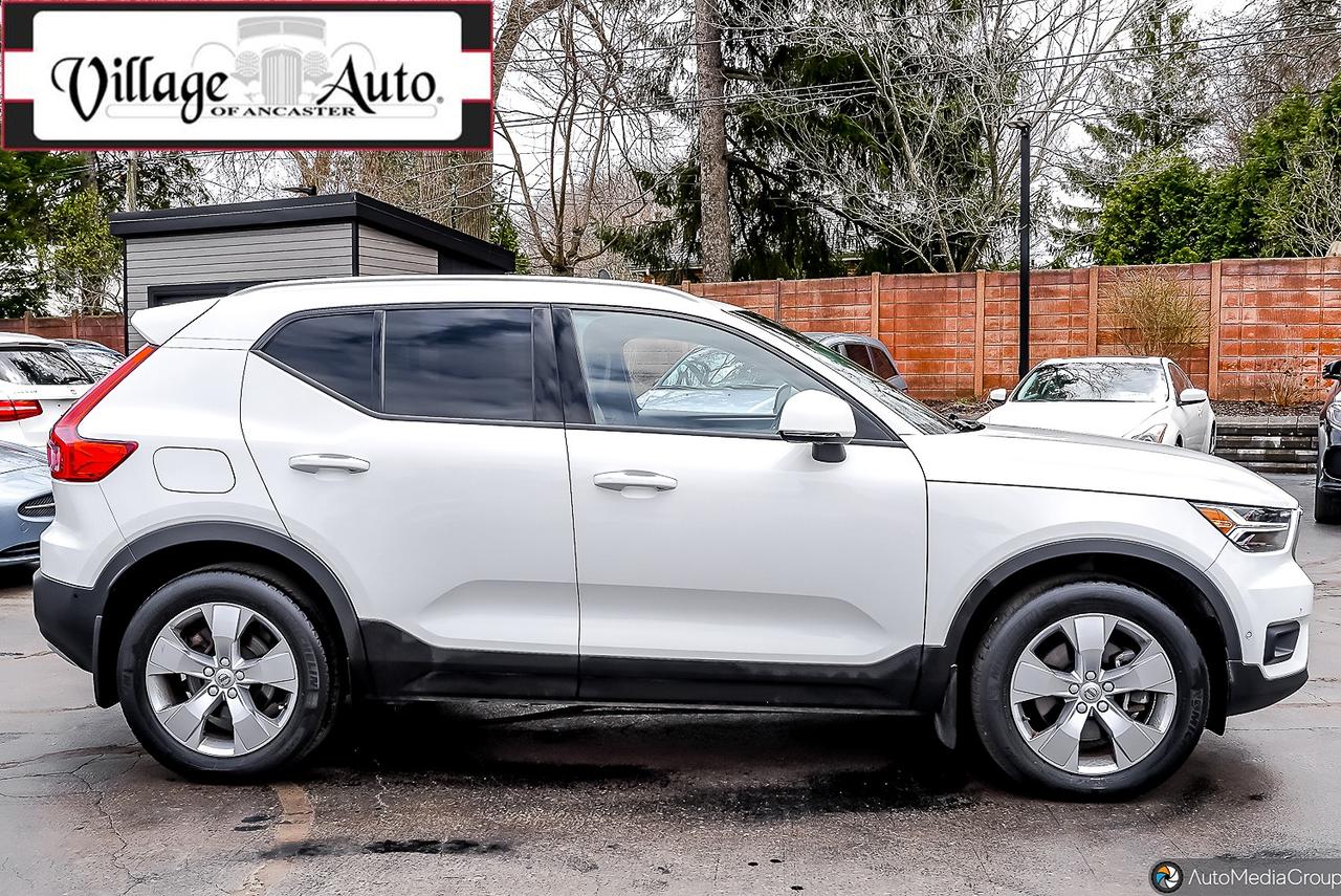 2019 Volvo XC40 T5 AWD Momentum Photo2