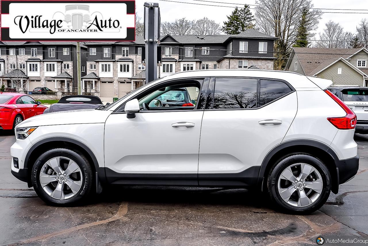 2019 Volvo XC40 T5 AWD Momentum Photo