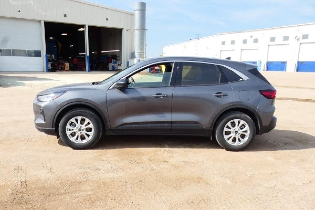 2023 Ford Escape Active AWD w/Htd cloth, BUC - Photo #1