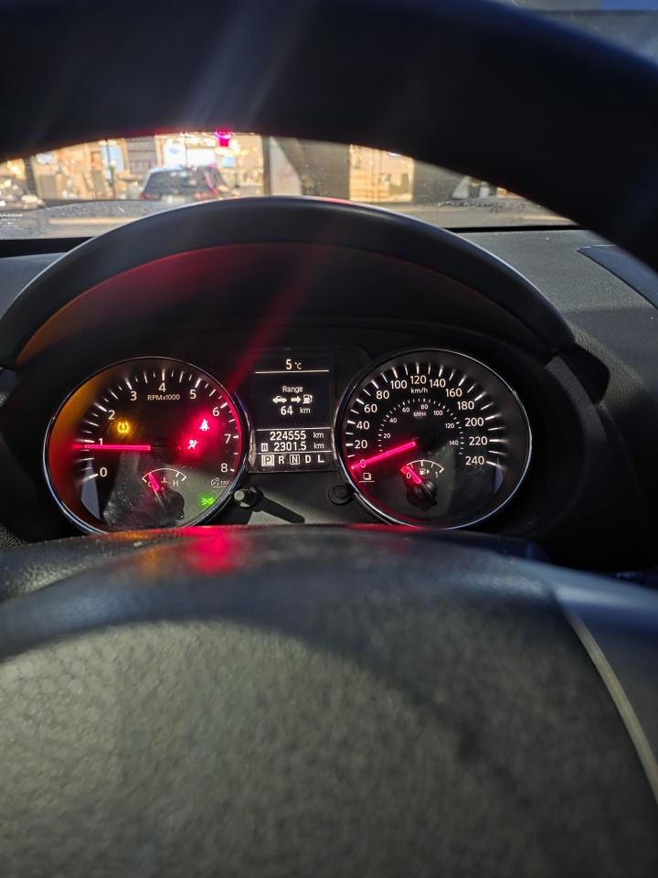 2012 Nissan Rogue FWD 4dr SV Photo