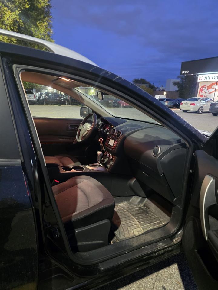 2012 Nissan Rogue FWD 4dr SV Photo