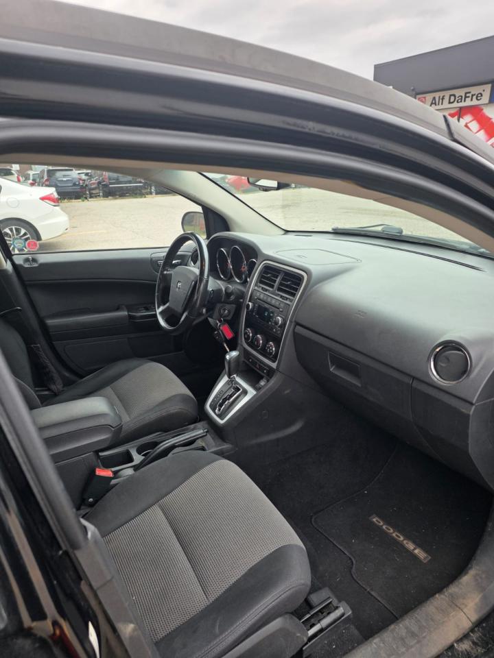 2010 Dodge Caliber SXT Photo