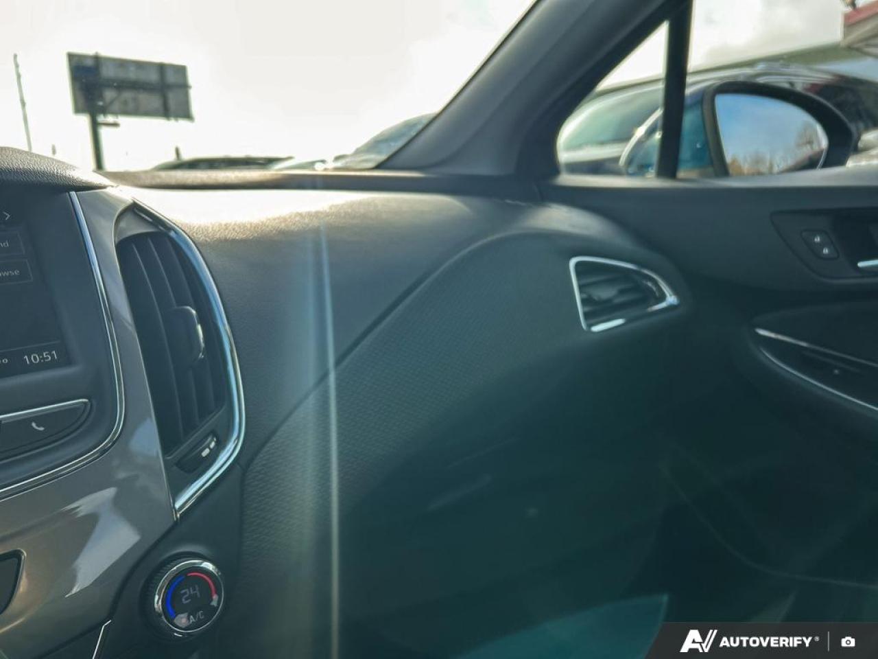 2019 Chevrolet Cruze LT / NO ACCIDENTS / HTD SEATS / BLUETOOTH / CRUISE Photo